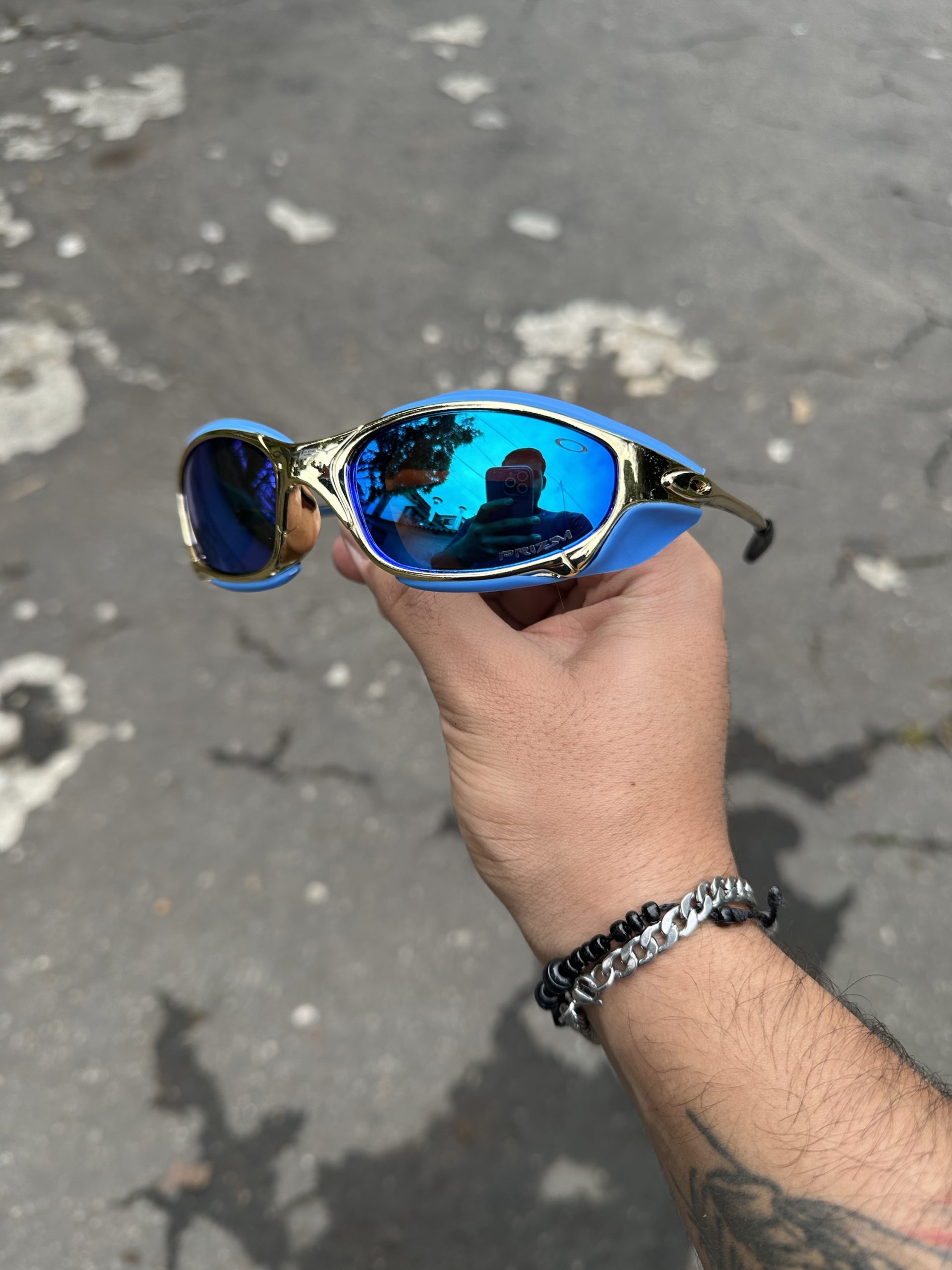 01. JULIETH OAKLEY MIRROR SIDE BLINDERS BLUE GOLD EDITION