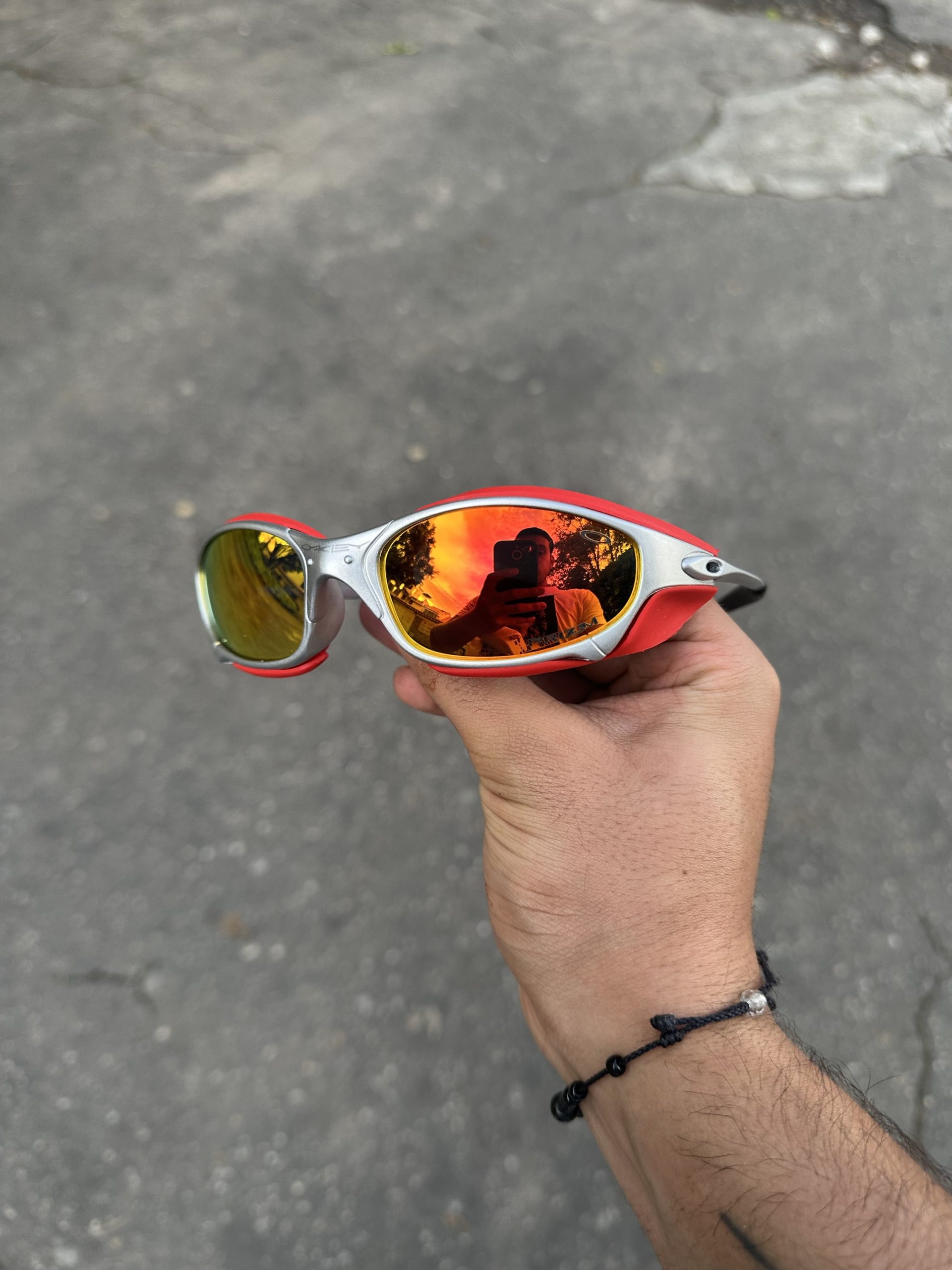 01. JULIETH URBAN GREY RED BLINDERS
