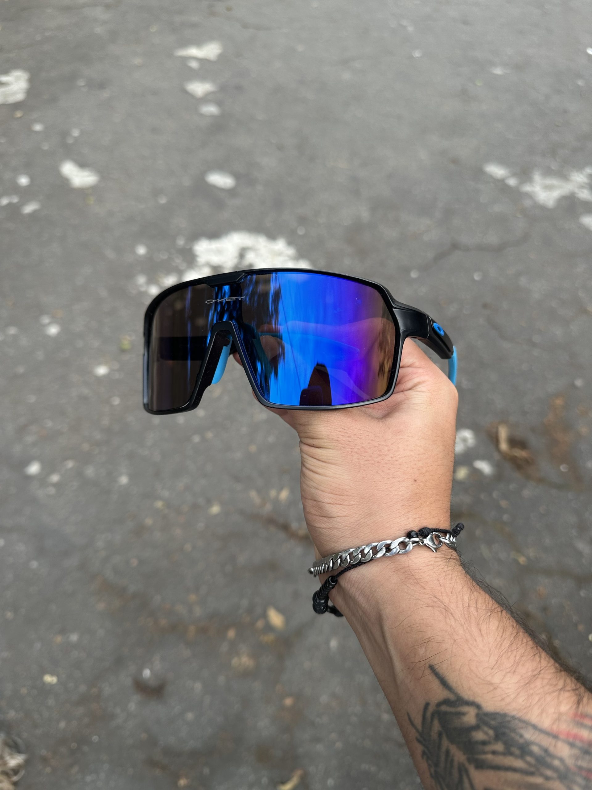 9. OAKLEY CYCLING SPEED VANTAGE BLUE