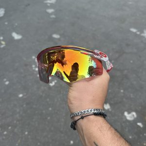 9. OAKLEY KATO VELOCITY RED