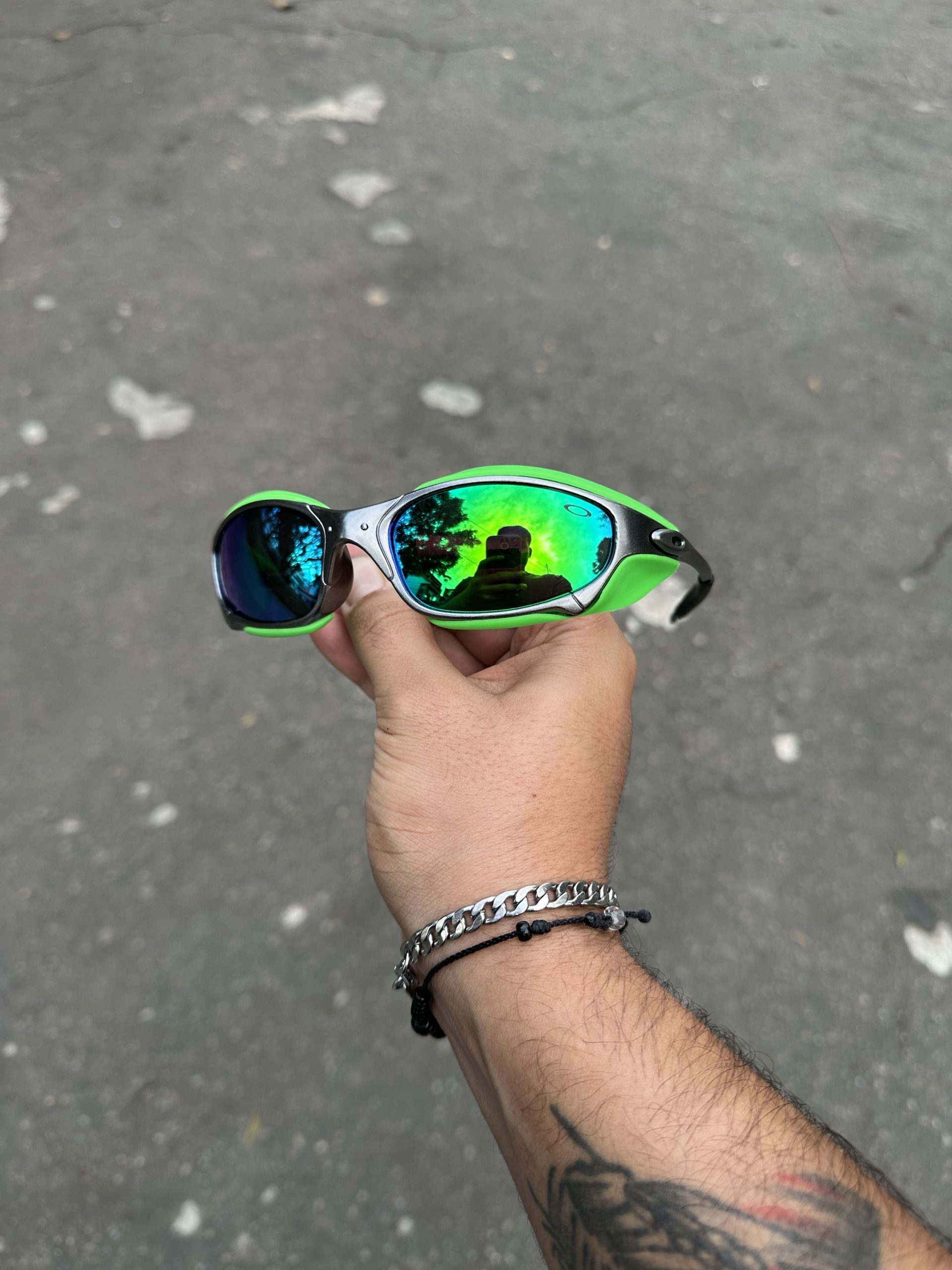 01. JULIETH OAKLEY SIDE BLINDERS TOXIC VOLT